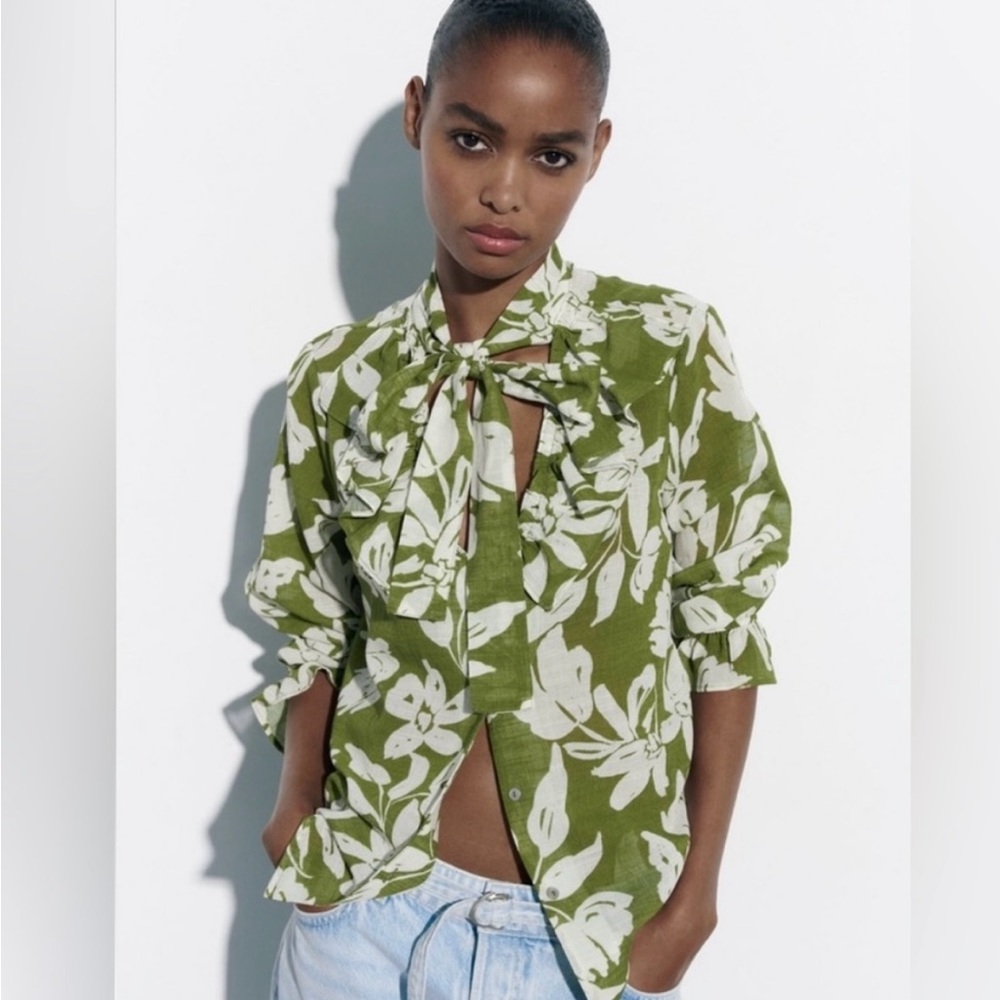 Zara Floral print Rustic Blouse. Size medium